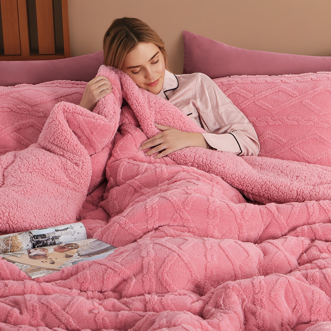 200x200cm Luxury Taff Velvet-Like Down Quilt - Double-Sided Rhombus Pattern Winter Blanket, Super Soft & Fluffy Bedspread for Bedroom, Dorm, Sofa | Machine Washable, Warm & Breathable Bedding, Ideal Christmas/Halloween Gift (