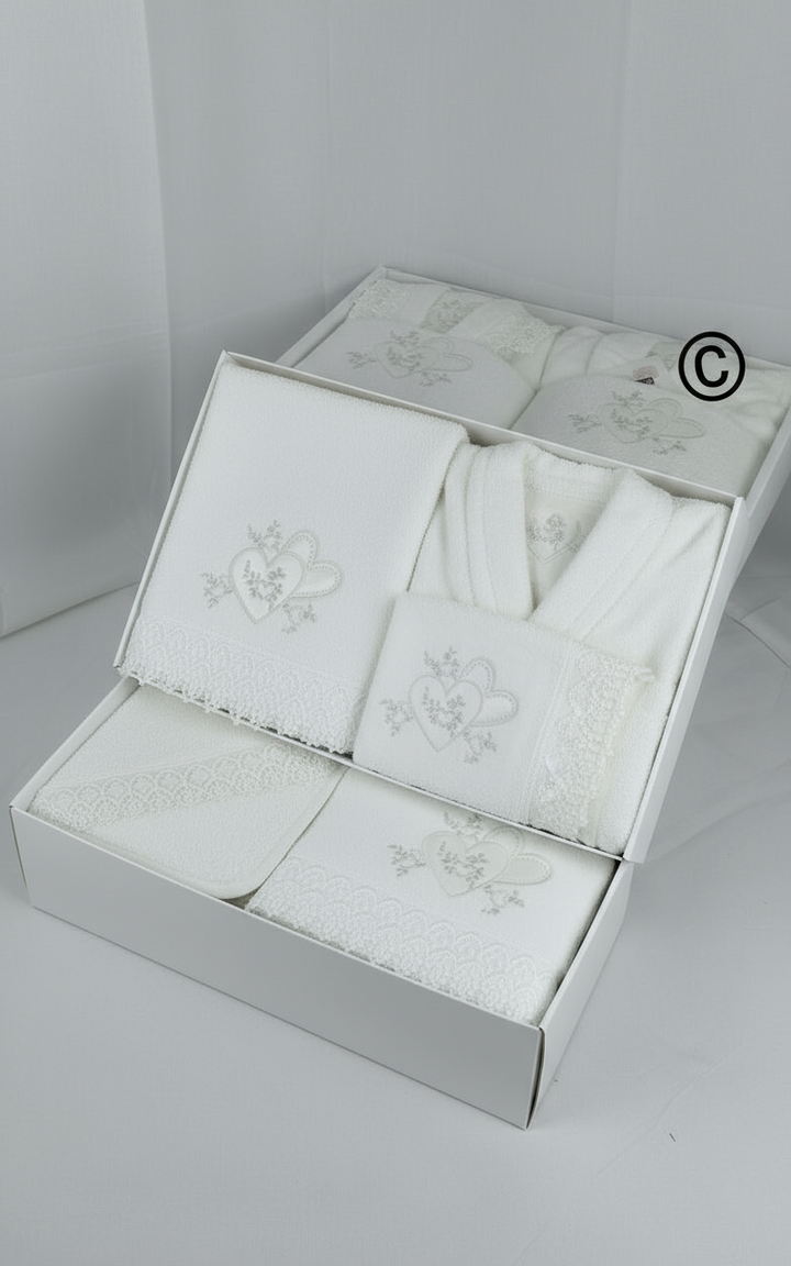 Completo Bagno 25 Pezzi Ricamato e con Balza in Macramè