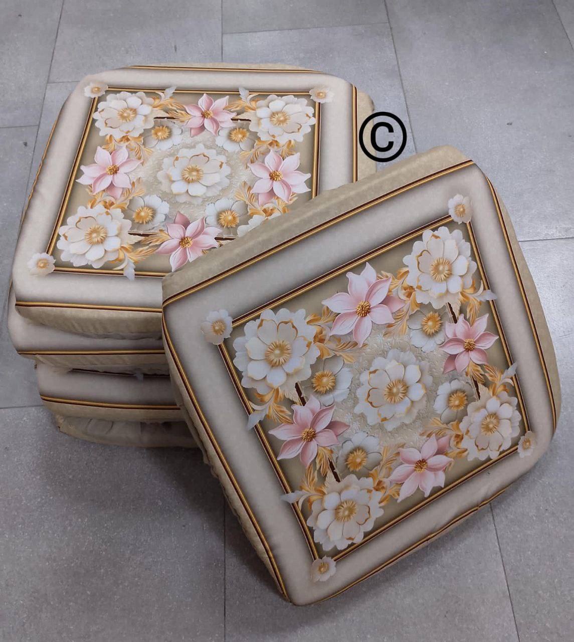 Cuscino sia tinta unita che a fantasia con molla