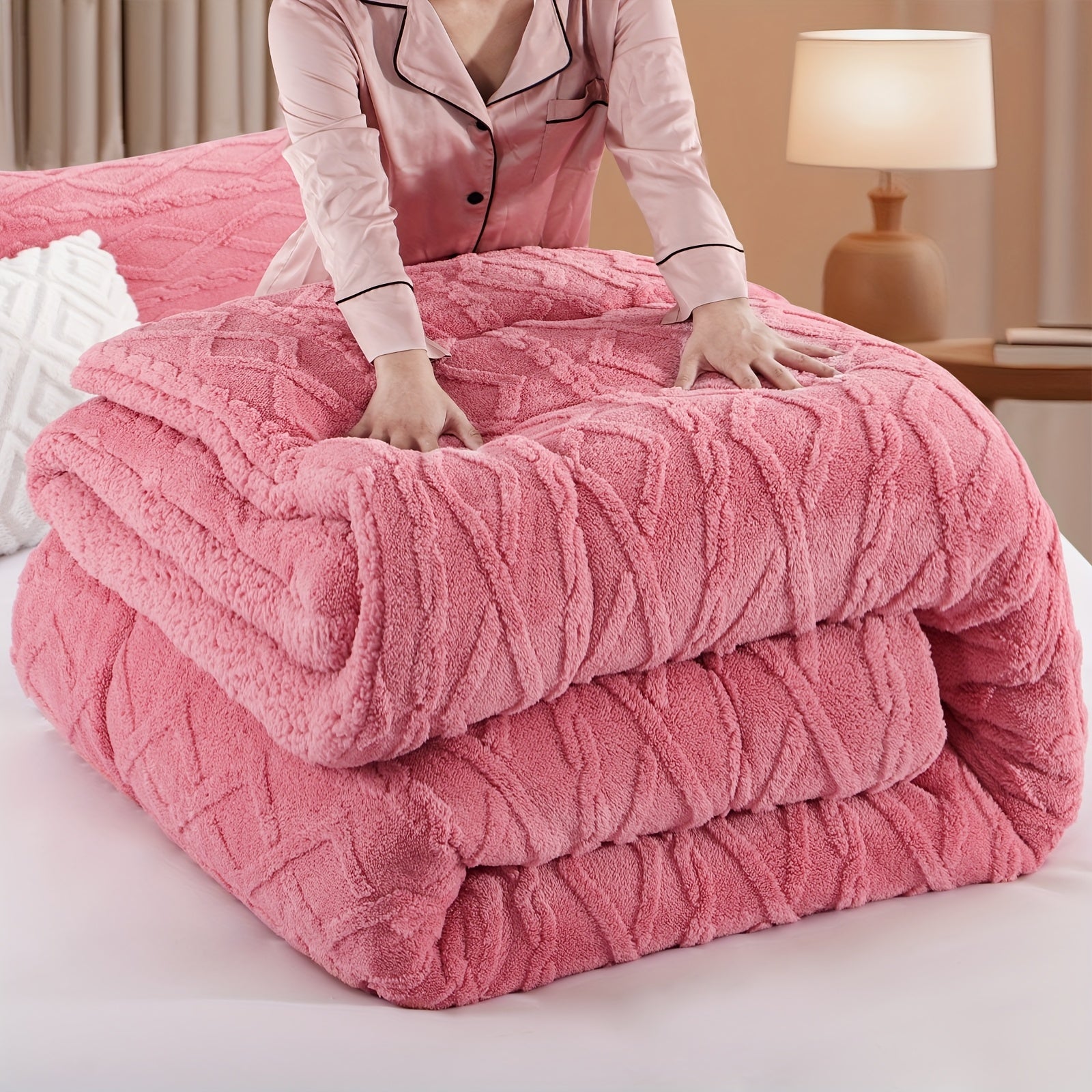 200x200cm Luxury Taff Velvet-Like Down Quilt - Double-Sided Rhombus Pattern Winter Blanket, Super Soft & Fluffy Bedspread for Bedroom, Dorm, Sofa | Machine Washable, Warm & Breathable Bedding, Ideal Christmas/Halloween Gift (