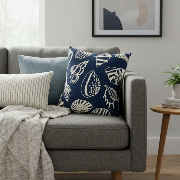 Cuscino blu e bianco con ricamo marino 45x45 cm