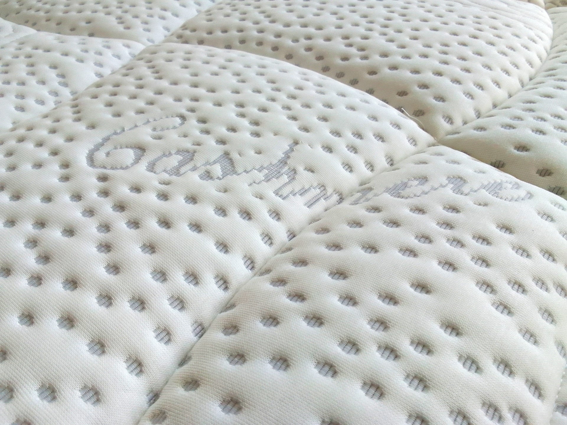 Materasso Semirigido a molle insacchettate e memory H28 cm lato estivo e Invernale - SATURNO