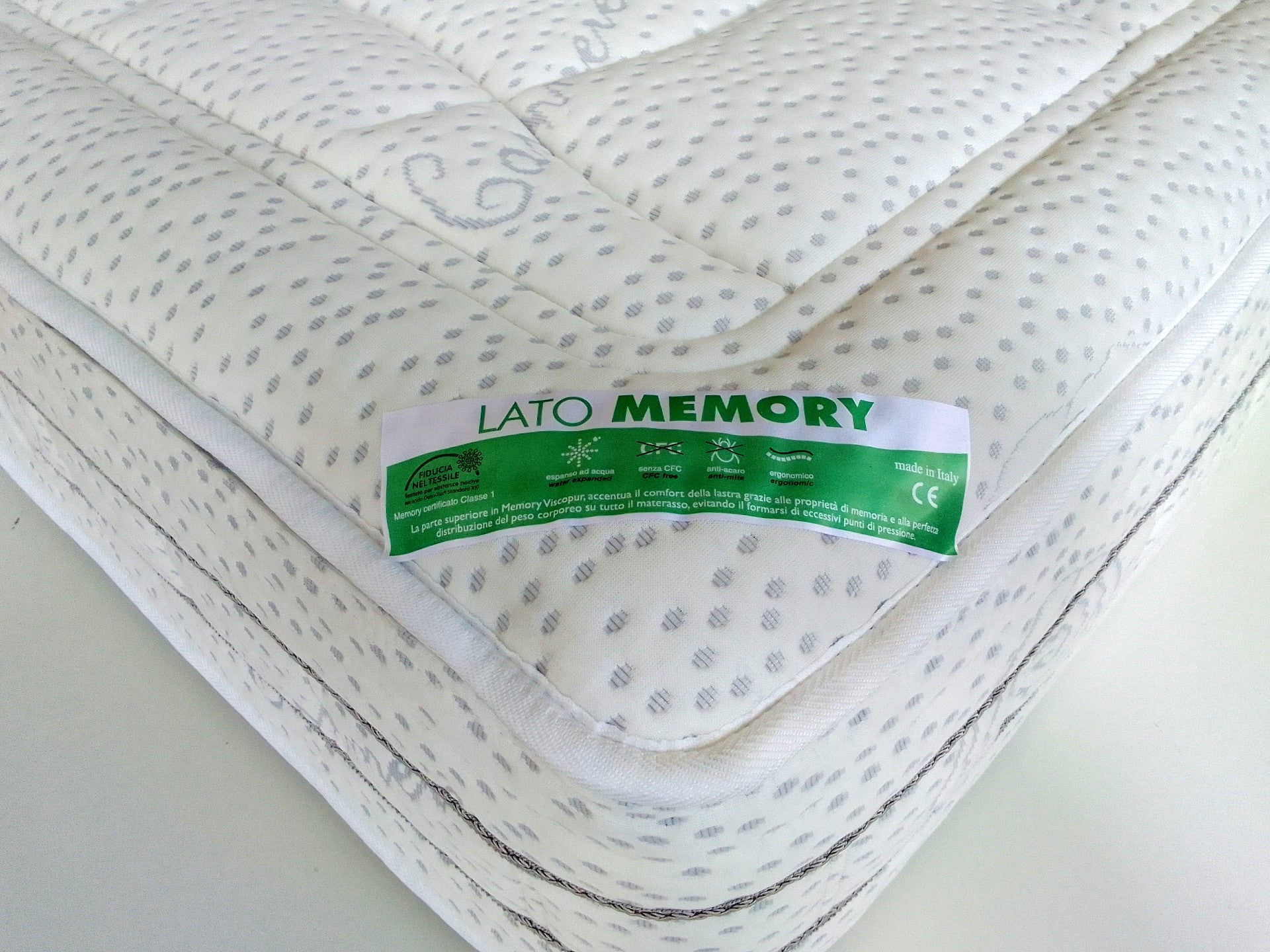 Materasso Semirigido a molle insacchettate e memory H28 cm lato estivo e Invernale - SATURNO