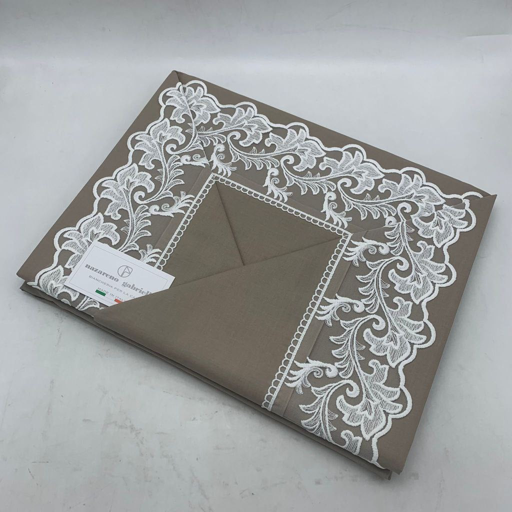 Completo Lenzuola Nazareno Gabrielli in Cotone con Elegante Balza in Tulle e Raffinato Macramè